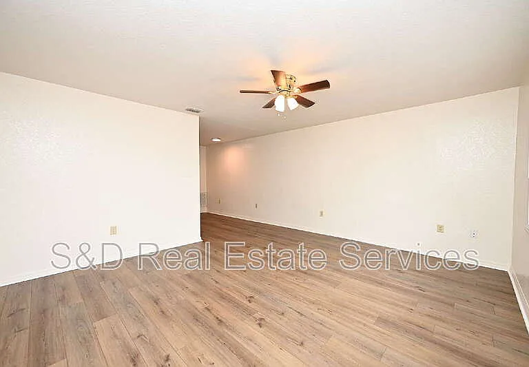 613 Robin Rd #3 — Photo 4