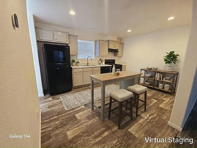 3 bed, 2.0 bath, 1056 sqft, $2,075 — Photo 3