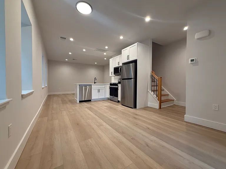 160 Main St #4 — Photo 9