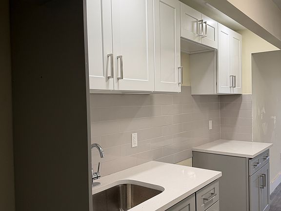 3rd image of 2512 Bronx Park E #B