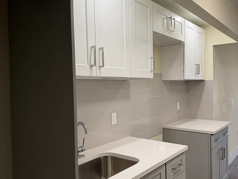 2512 Bronx Park E #B — Photo 3