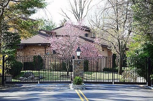 3rd image of 6 Woodcrest Dr Unit 6