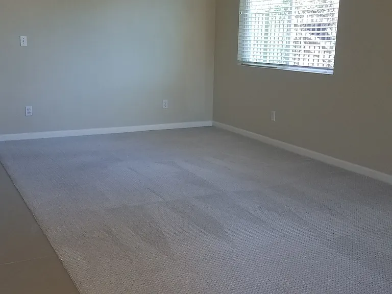 1022 Thompson Cir — Photo 4