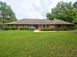 16 Beckman Rd, Muskogee, OK 74401