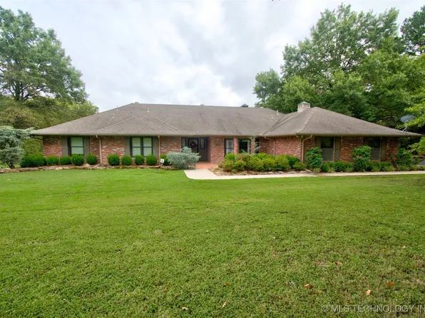 16 Beckman Rd, Muskogee, OK 74401
