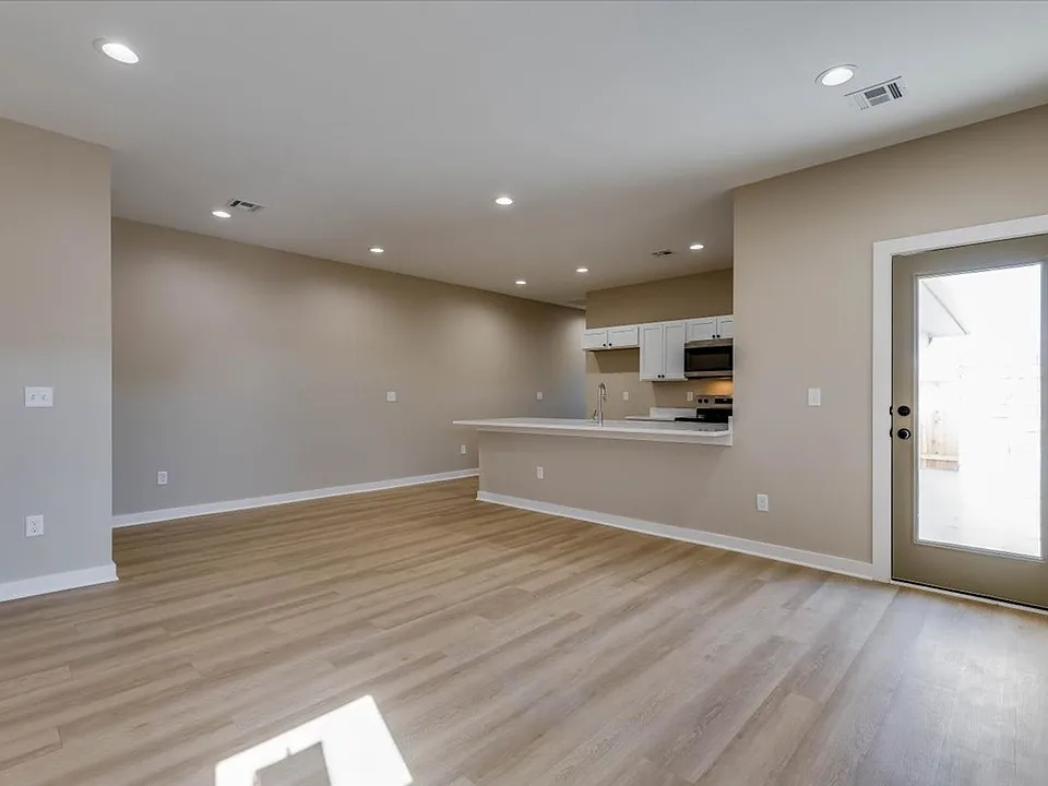 448 S Longbranch Dr