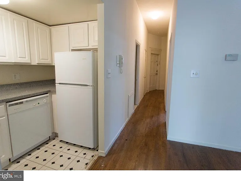 526 Spruce St #3R — Photo 6
