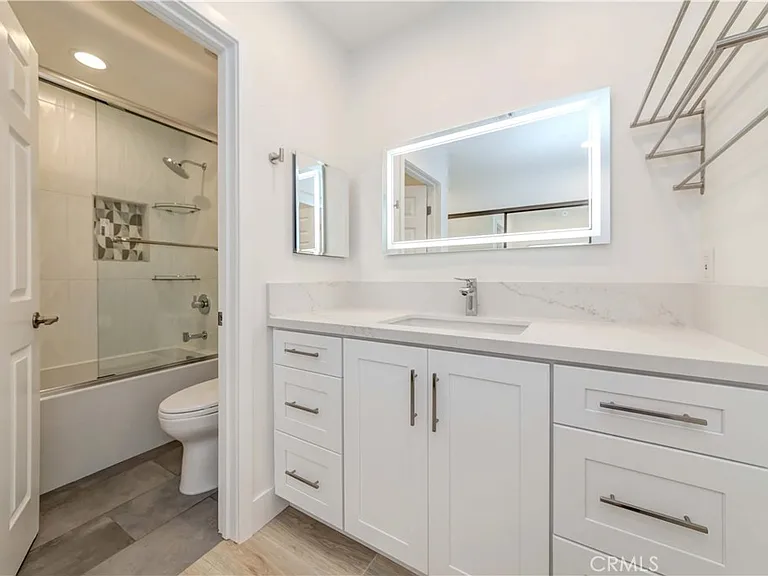 941 W Carson St #306 — Photo 16
