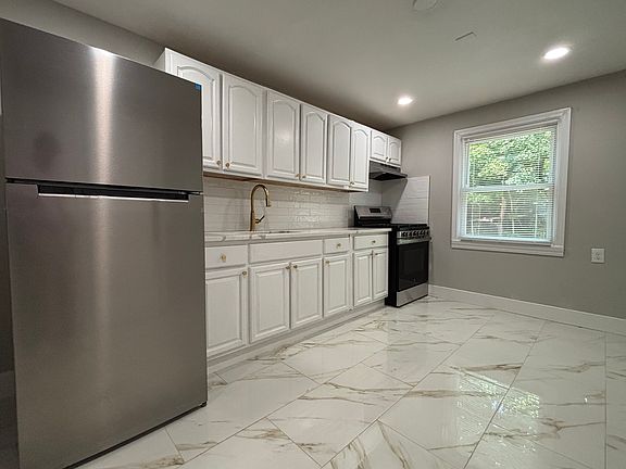 2nd image of 210 Burwell St APT 5