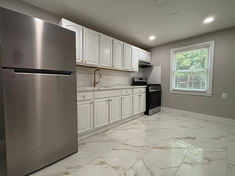 210 Burwell St #5 — Photo 2
