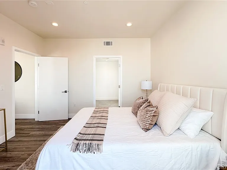 1101 S Harvard Blvd #506 — Photo 9