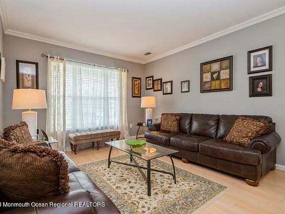 5th image of 8 Gardenways Ct