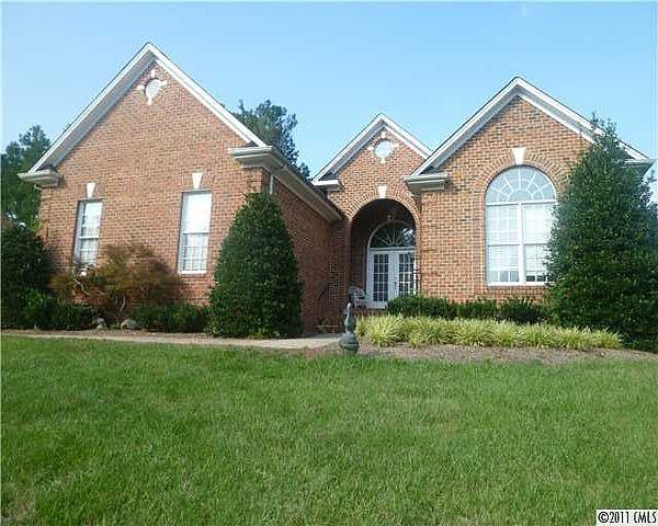1st image of 3022 Greenmont Cir