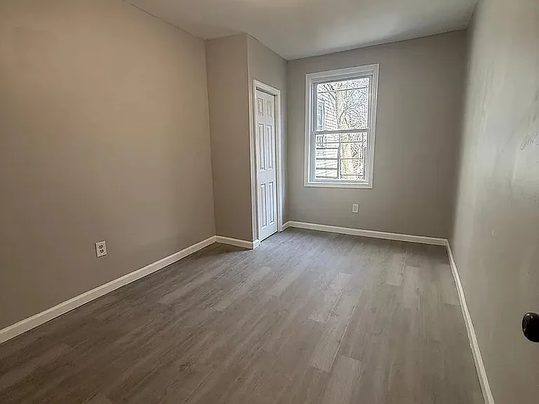 291 W Runyon St #B — Photo 5