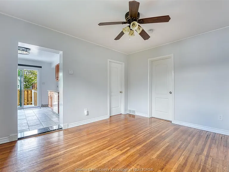 2226 Mercer St — Photo 11
