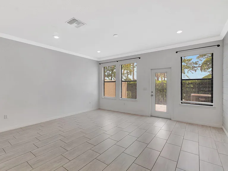 2854 Bard St — Photo 11