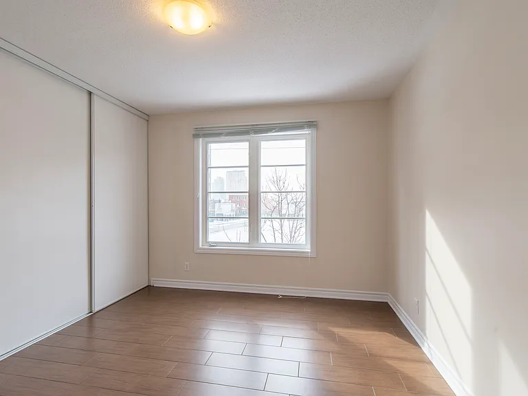 307 Lebreton St S — Photo 6