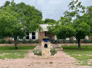 819 Pecan St., Blanco, TX 78606