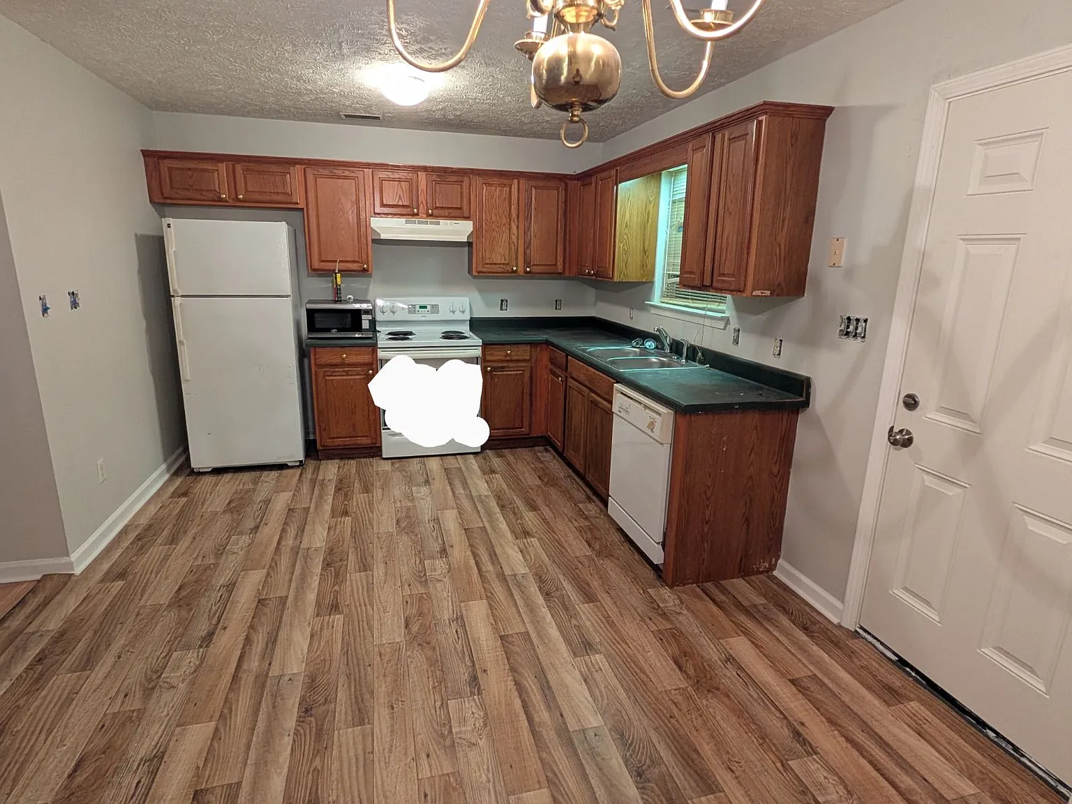 3 bed, 1152 sqft, $1,300 — Photo 3