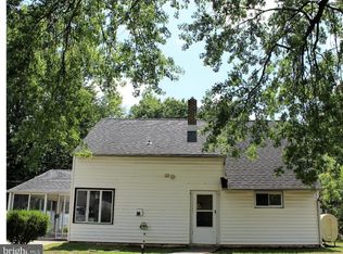 47 Rustleaf Ln, Levittown, PA 19055