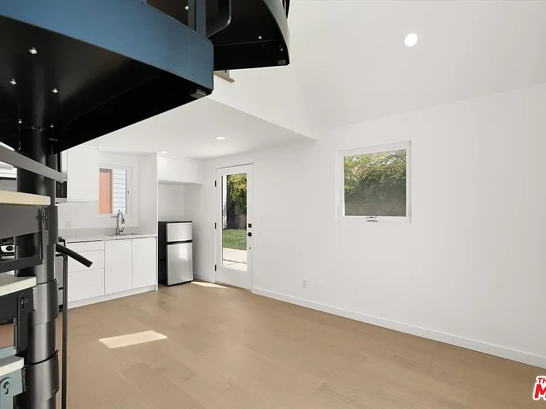 2316 Hill St — Photo 24