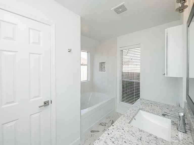 121 Coffee Ln — Photo 15