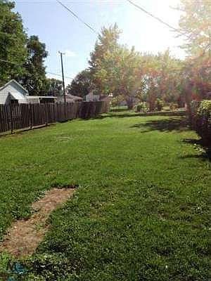 4th image of 23184 Oakwood Ave