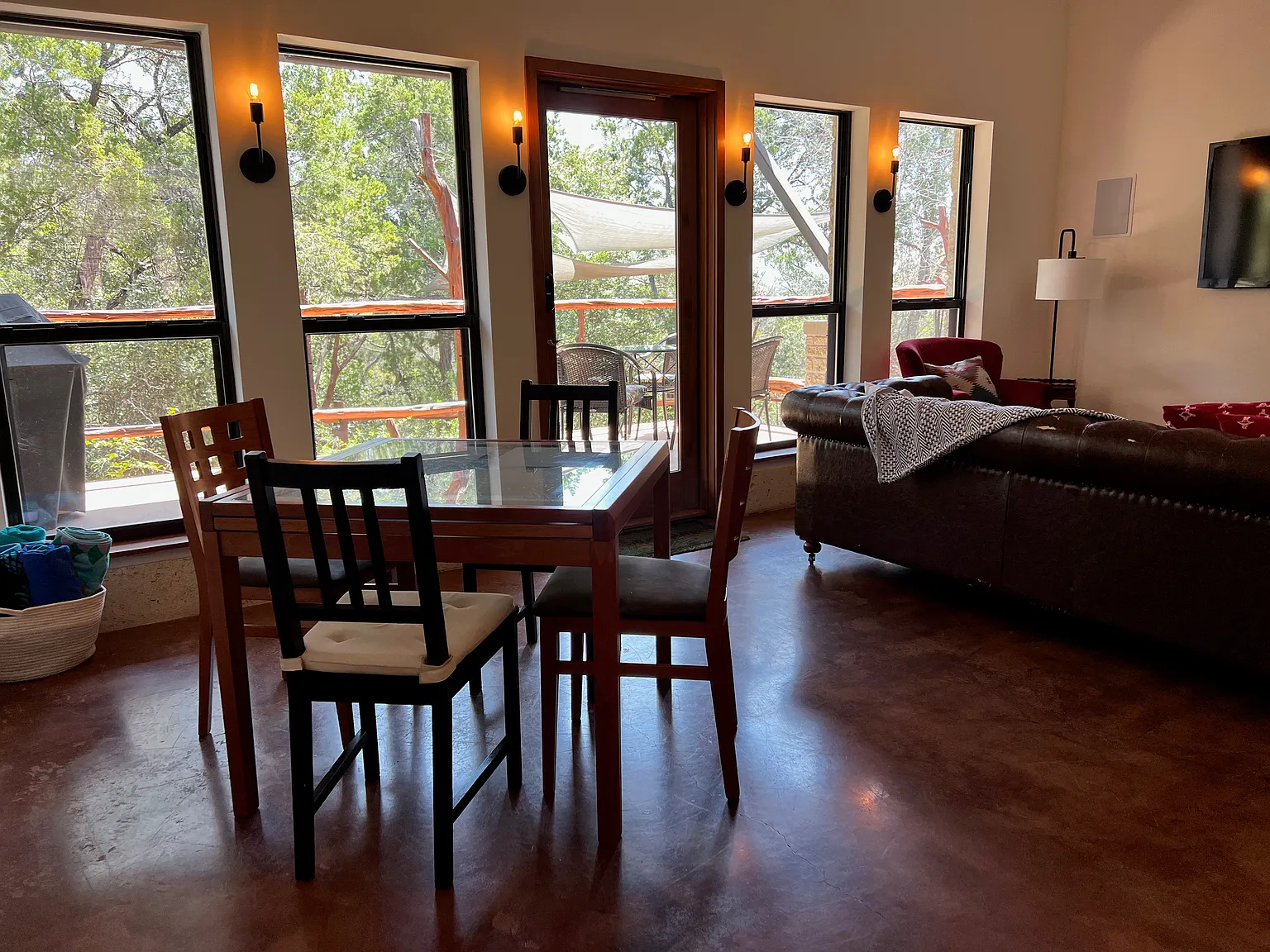 1103 Ridgecrest Dr — Photo 2
