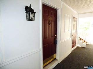 570 Holly Ct, Mahwah, NJ 07430