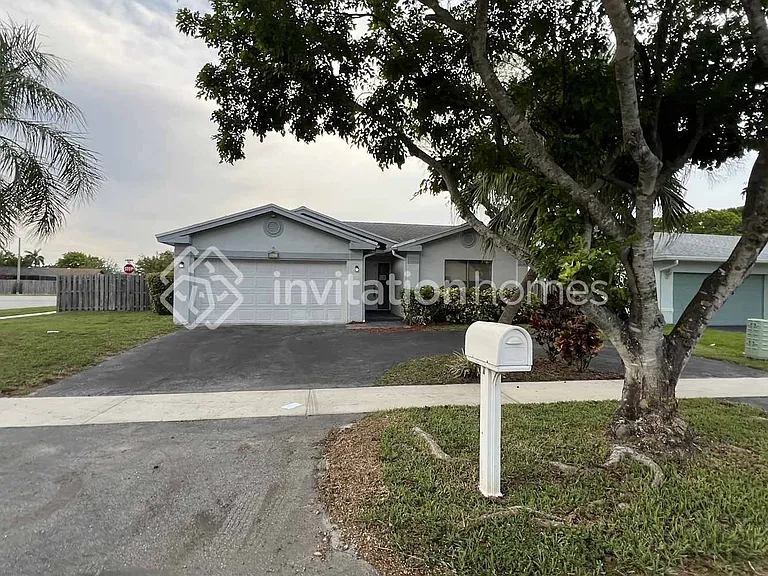 9821 NW 41st Ct — Photo 1