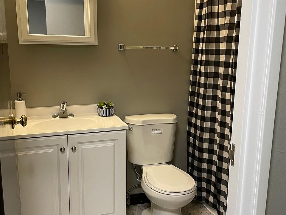 1st image of 750 Court Of Birch APT 4
