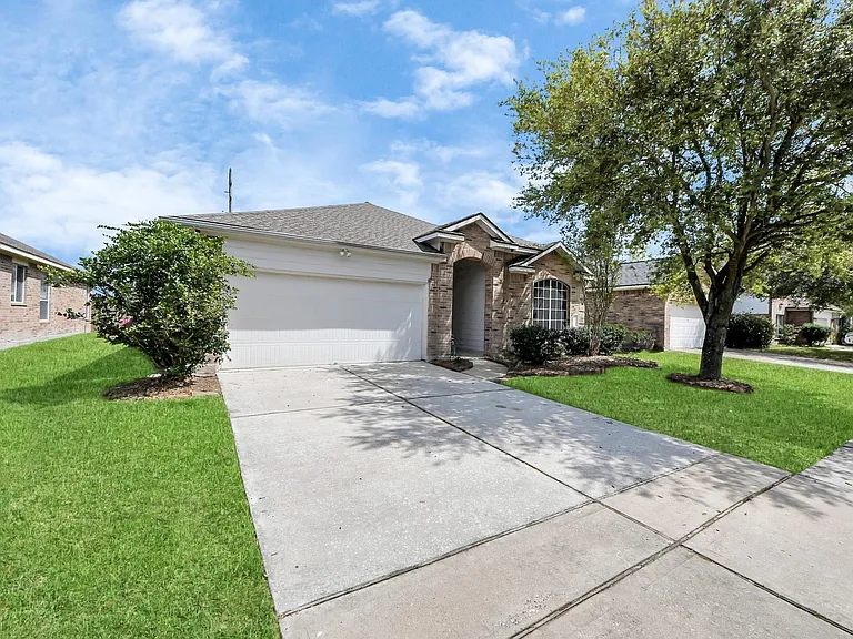 1922 Makenna Ln — Photo 2