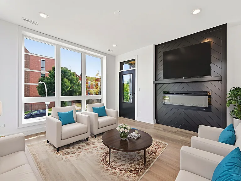 3902 S Lake Park Ave #2 — Photo 3