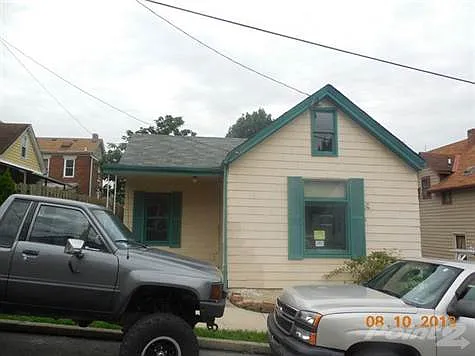 940 Thornton St photo 1