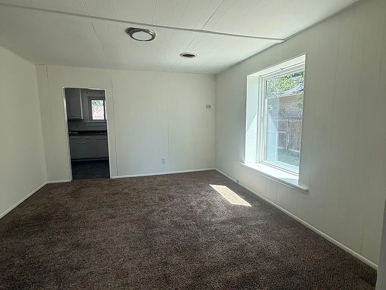 23 Custer Ave #A — Photo 4