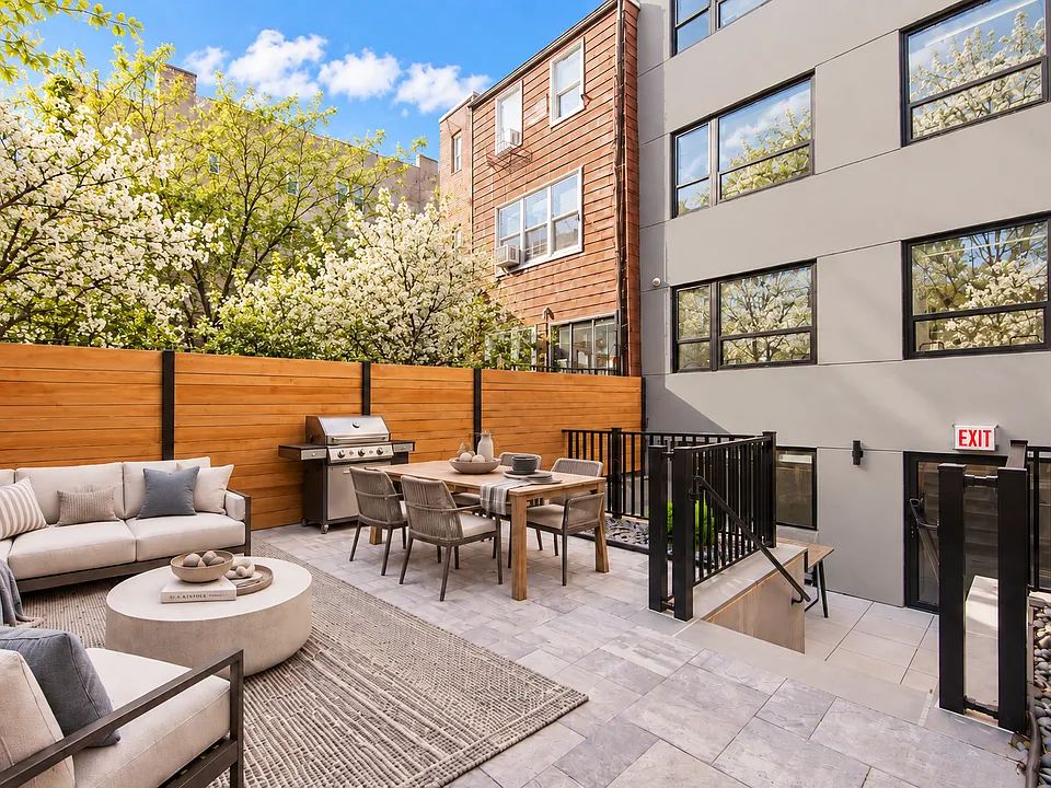561 Driggs Ave #Townhouse 1