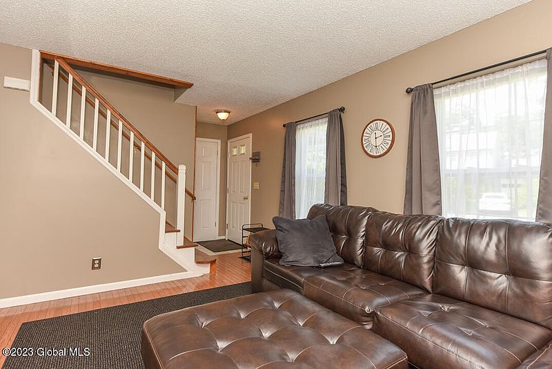 3rd image of 4229 Queen Philomena Boulevard