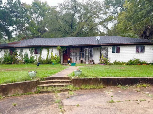 1605 E 8th St, Mount Pleasant, TX 75455