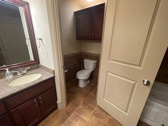 102 N Locust St — Photo 12