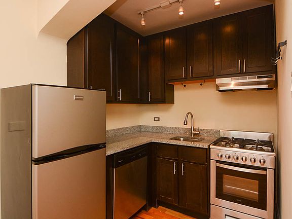 3rd image of 4737 N Hermitage Ave #D204