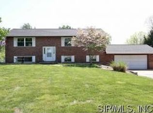 23 Maple Dr, Dorsey, IL 62021