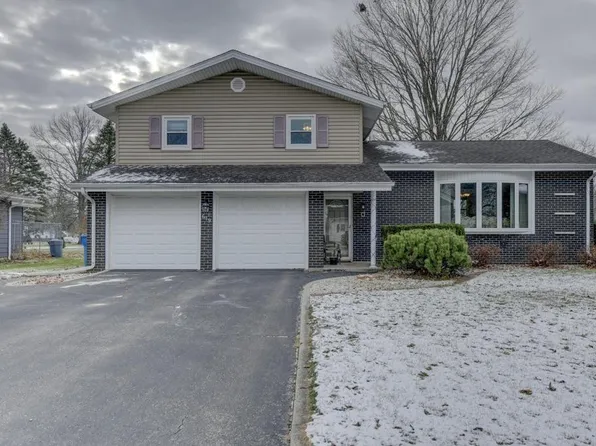 619 Shawnee Dr, Lowell, IN 46356