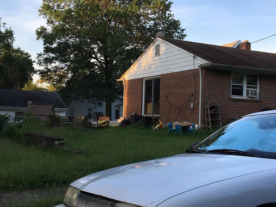 2nd image of 201 Woodlawn Ave