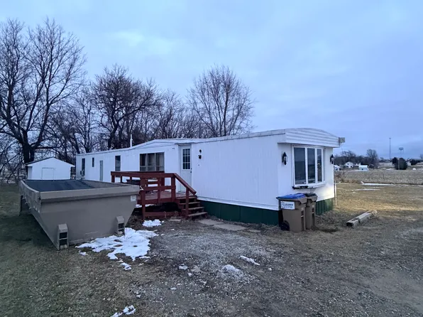310 3rd St S #17, Quasqueton, IA 52326