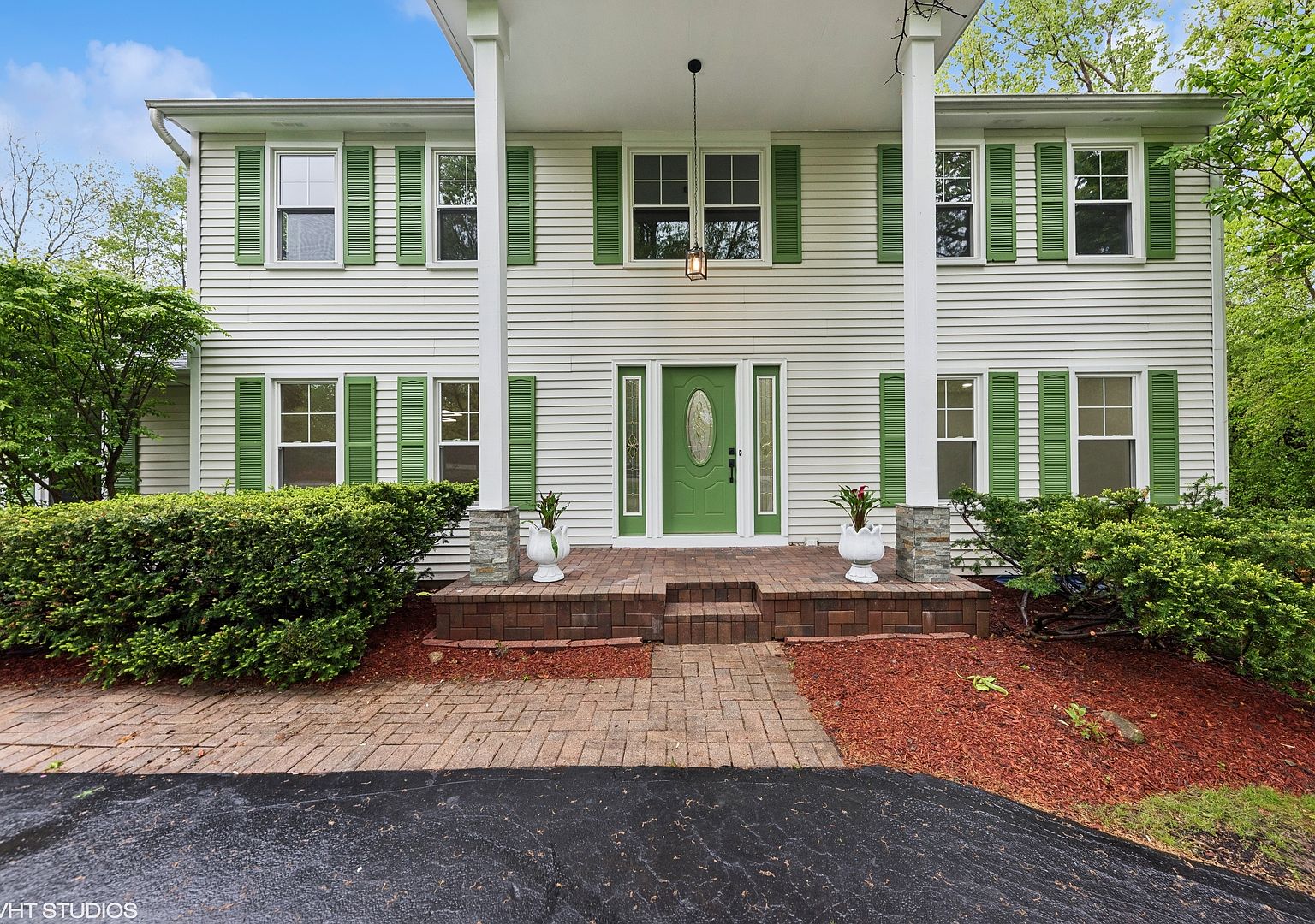 1887 White Fence Ln, Libertyville, IL 60048 | Zillow