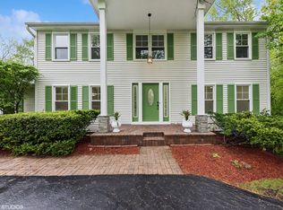 1887 White Fence Ln, Libertyville, IL 60048