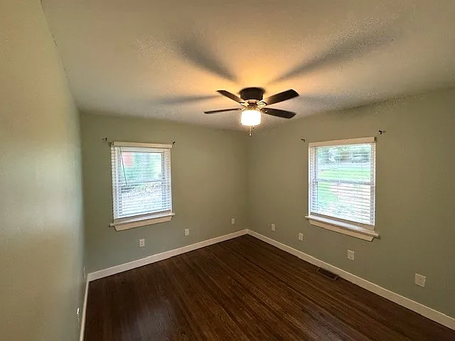 1527 Medford Dr — Photo 8