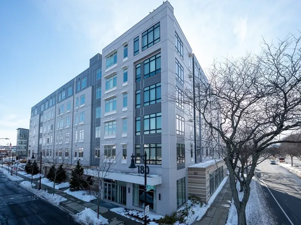 180 Telford St Unit 605, Brighton, MA 02135
