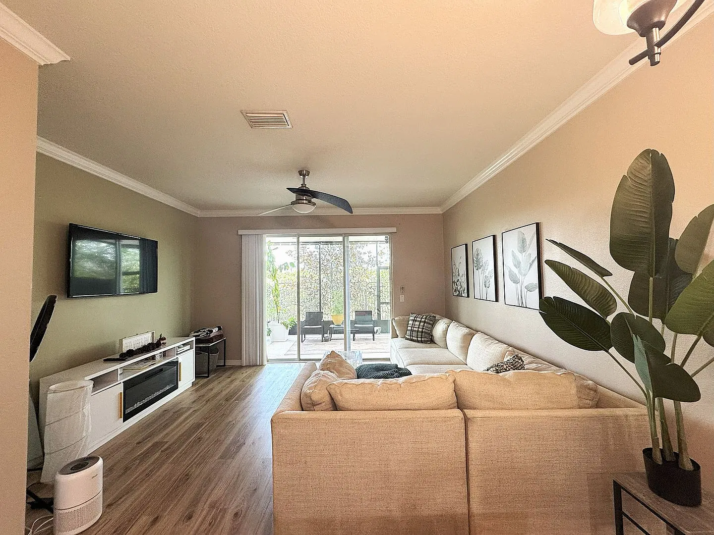 Updated Townhome in Gated Magnolia Park! — Photo 4