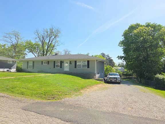 2nd image of 2124 Meadow Dr